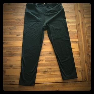 EUC 90 Degree Black crops!!!